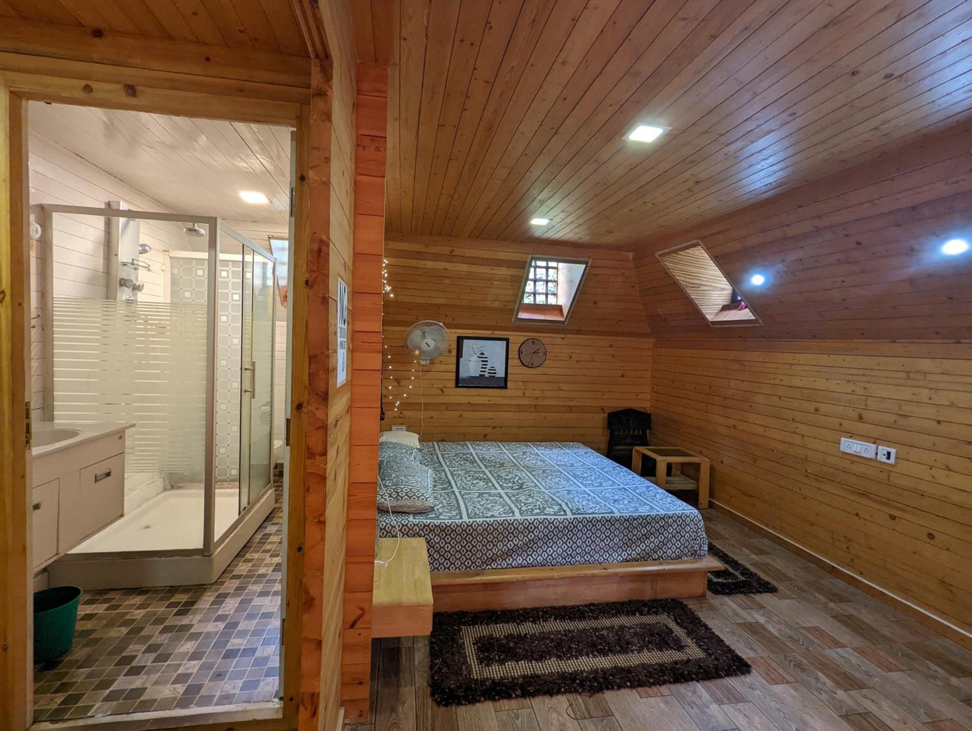 The Door To Nirvana Backpackers Hostel كوتاغيري الغرفة الصورة